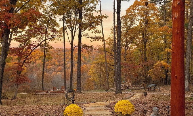 Eureka Springs Apartment | Epic Sunsets Mountainviews Jacuzzi spa & Public Lake access