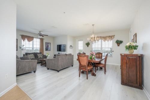 Florida Central Atlantic Coast Apartment | Epic Universe Vista Cay Lakeview Condo - 1019