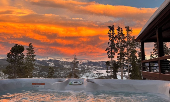 Granby House | Epic Views! Luxe Cabin near RMNP, Trails & Fishing, and #1 Ski Resort in US