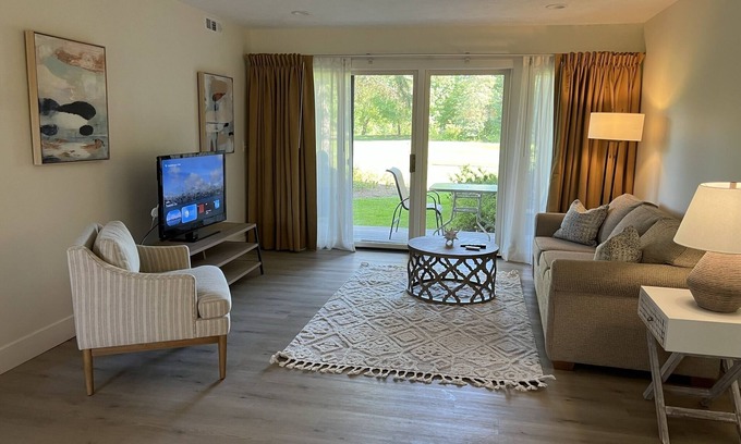 Acme Condo | Equestrian and Golf Getaway