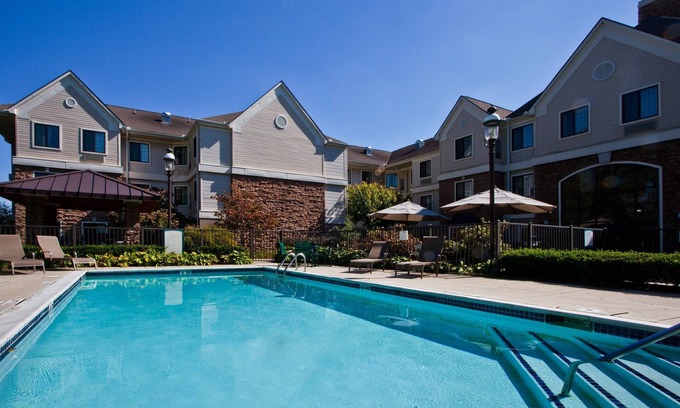 Utica Condo | Equipped Suite | Free Breakfast, 24h Business Center + Seasonal Pool