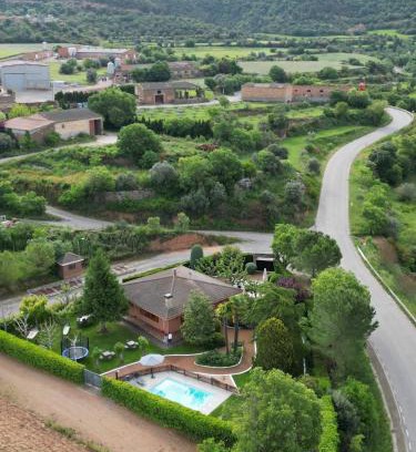 Artesa de Segre House | Era de Cal Baro - Casa rural con gran piscina y jardin