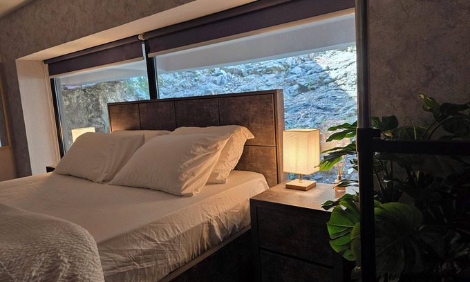 Tbilisi Apartment | ERIC Room Service Tbilisi | Jacuzzi spa room