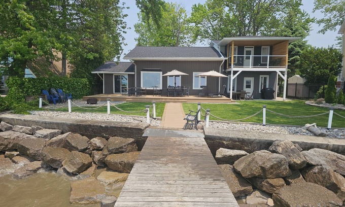 Amherstburg House | Erie View Lakehouse - Serene and Spacious