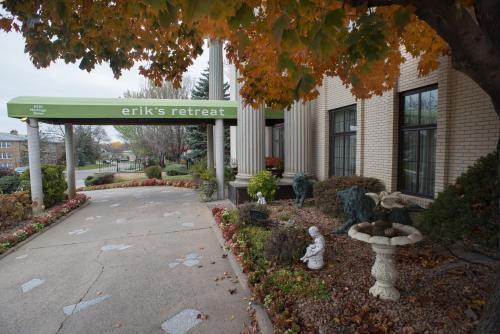Edina Hotel | Erik's Retreat