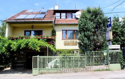 Szentendrei House | Erika Vendégház