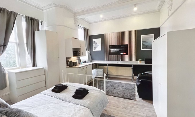 Waddon Apartment | Erin Court Mansion -Suite 13