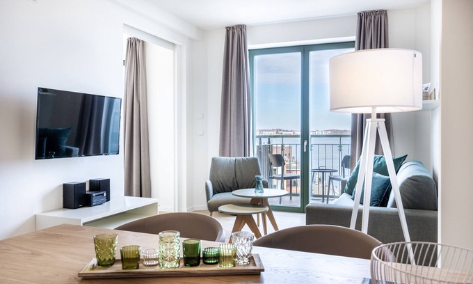 Wismar Apartment | Erstklassiges Hafen-apartment mit Balkon, Saunanutzung und Großartigem Ausblick!