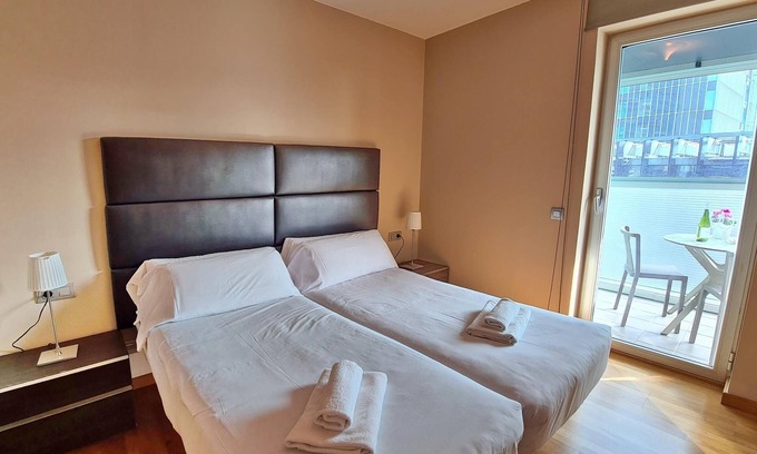 El Port Apartment | Apartment in Front of Fira Gran Via