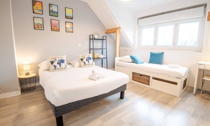 Tours Apartment | Escapade-Room with shared bathroom
