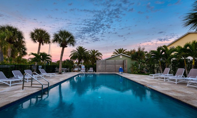 Nokomis Hotel | Escape Coastal Resort on Casey Key