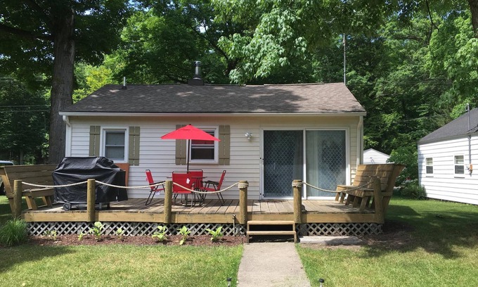 Newaygo Cottage | Escape from the Future Cabin Muskegon River