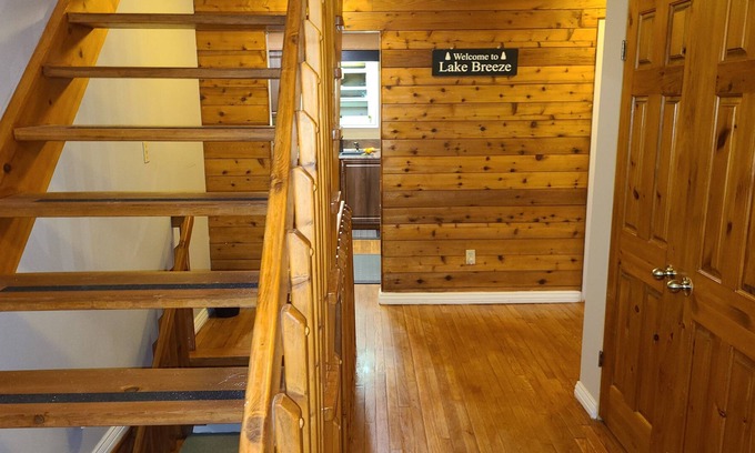 Bobcaygeon House | Escape the city | Beautiful lake view property