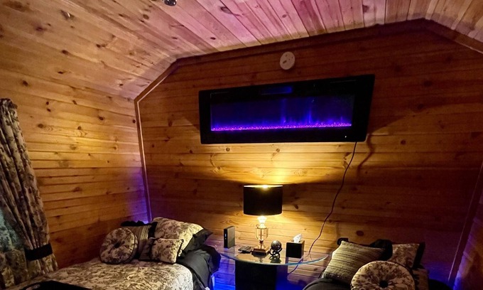 Brooklyn Cabin | Escape to a quiet cabin in the woods