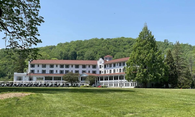 Shawnee On Delaware House | Escape to a Relaxing Room for a Perfect Pocono Adventure