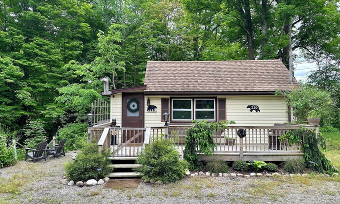Wurtsboro Cabin | Escape to a Streamside Cabin in the Lower Catskills