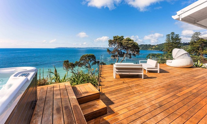 Leigh House | Escape to Coastal Paradise w/ Endless Sea Views