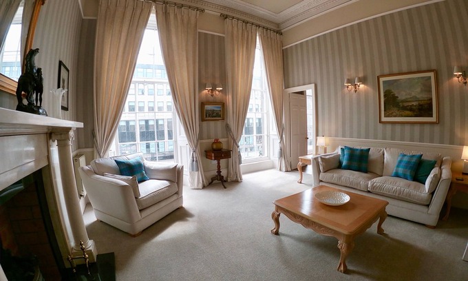 New Town Apartment | Escape To Edinburgh @ Albyn Place