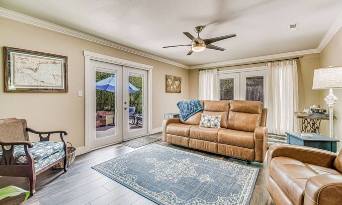 Brent House | Escape to Five Flags Retreat, Family & Pet Friendly