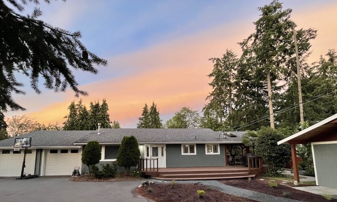 Regional District of Nanaimo House | Escape To Nanoose - Spacious Family Home on 0.43 Acres