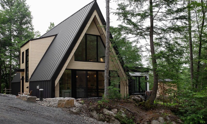 La Conception Cottage | Escape to Nature: Luxurious A-Frame with Gym & Spa