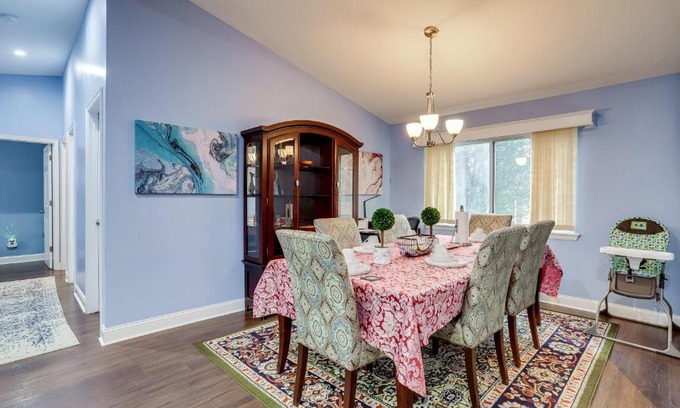 Alexandria West House | Escape to our cozy 3 Bed Rm 2 Bath Unit in Alexandria VA