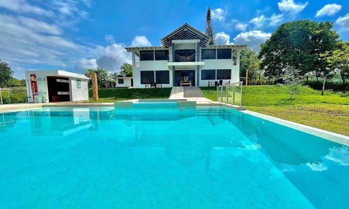 Quimbaya Ski Chalet | Escape to Paradise: A Charming Nature Retreat Near Panaca Park in Quindío