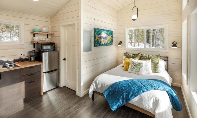 Anchorage Cabin | Escape to Ranger's Roost Cabin, our dog-friendly retreat for two, in the serene Eklutna Valley.