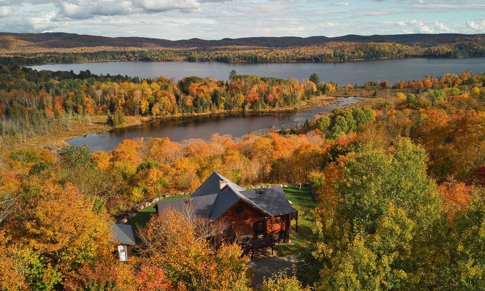 Harrington Ski Chalet | Escape to Serenity: Mountain-Top Cottage with Stunning Lake Views in Harrington