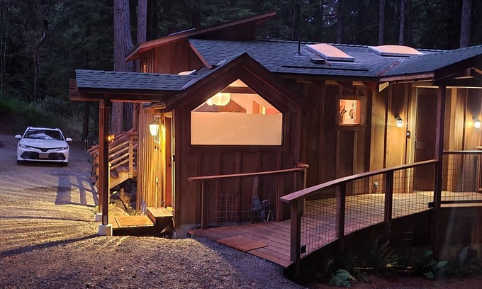 Little River Cabin | Escape to Serenity: Cozy Romantic Cabin Retreat in the Heart of the Redwoods