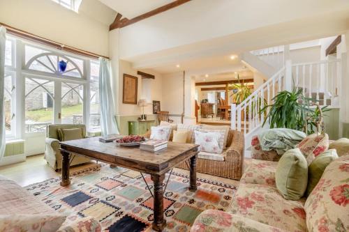 Llanfihangel Tal-y-llyn House | Escape to the Hillis