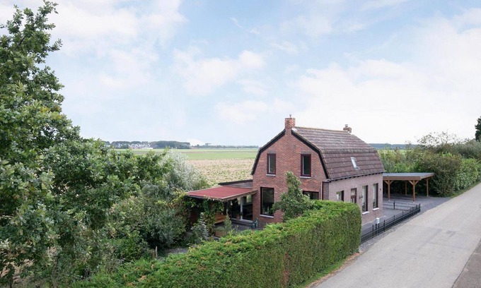 Municipality of Sluis House | Escape to the peaceful countryside of Biervliet and embrace the serene life in this charming holiday home.