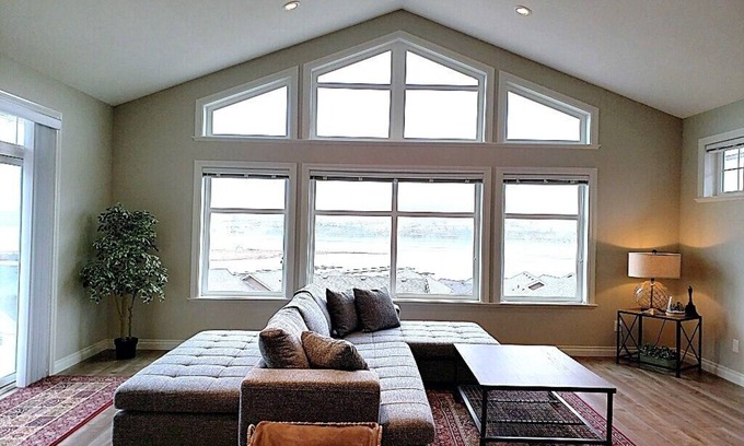 Okanagan-Similkameen House | Escape to this beautiful 2-bedroom, 2-bathroom upper-floor retreat