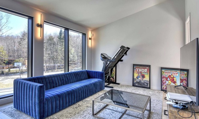 Mont-Tremblant House | Escape to Tranquil Mont-Tremblant: Cozy Lakeside Retreat