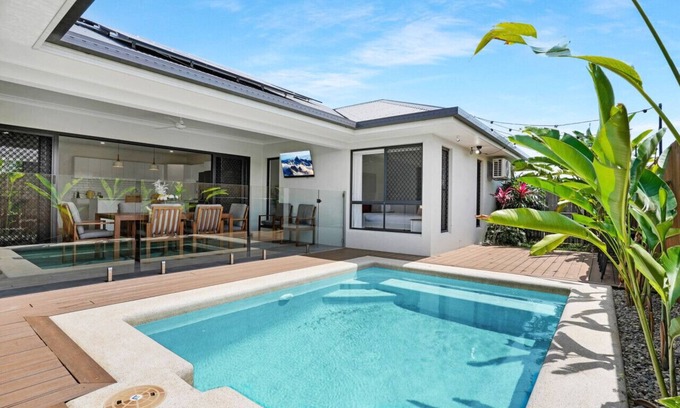 Smithfield House | Escape to Villa Catana: Spacious Home with Pool, Lush Gardens, and Close to Nature!