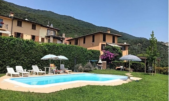 Villanuova sul Clisi Apartment | Esclusiva Vista Lago con Piscina e Parcheggio -Salò-