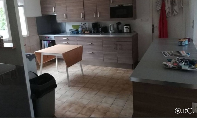 Bout des paves-Chene des Anglais House | Eseka appart located near several amenities