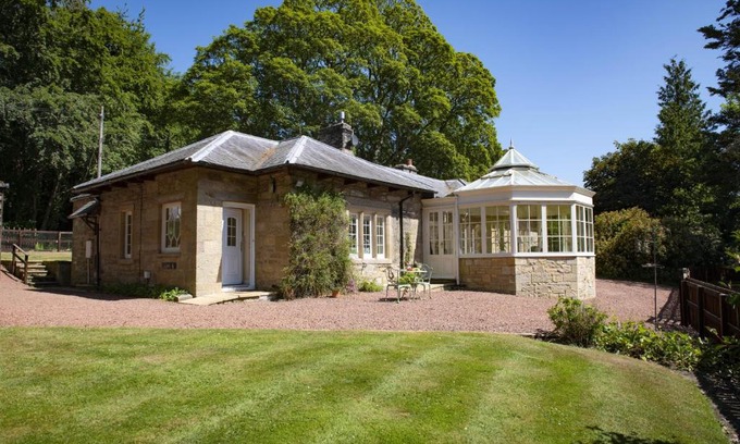 Alnwick House | Eslington Lodge