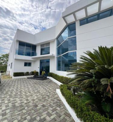 Melgar House | Espectacular casa quinta con piscina privada