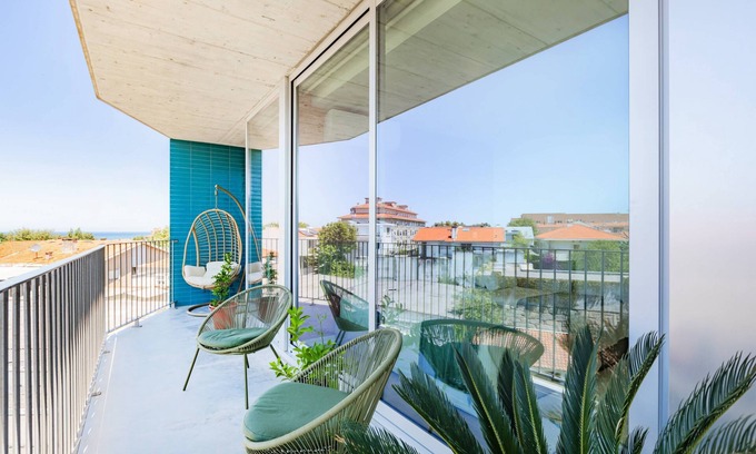 Espinho Apartment | Espinho Sunny Vibes & Balcony with Pool