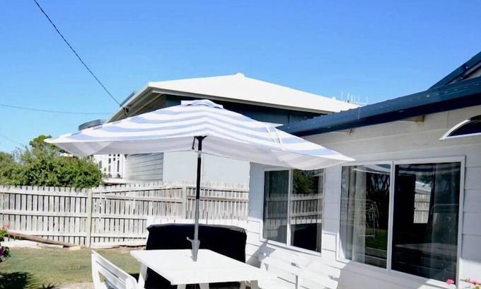 Woodgate House | Esplanade Beach House!