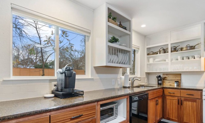 South Manchaca House | Essence of Austin | Fully Equipped + Stylish Abode