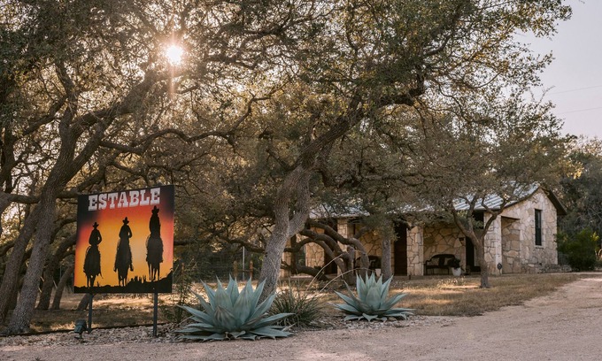 Dripping Springs House | Estable - Asante Lodging & Events