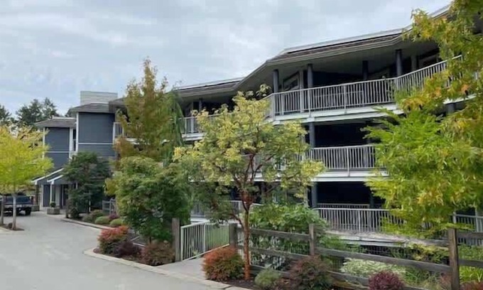 Regional District of Nanaimo Condo | Estuary Escape - 2BDRM - Full Kitchen