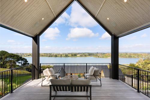 Riverhead House | Estuary Views - Riverhead Holiday House