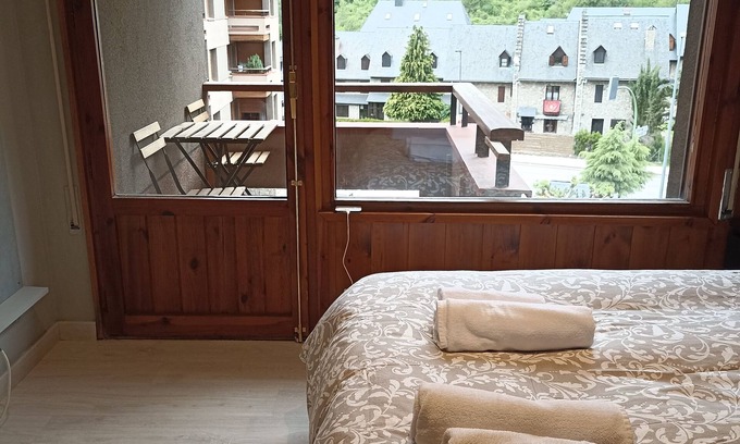 Vielha e Mijaran Apartment | Estudio en la Montaña Para Esquiar o Senderismo en Verano