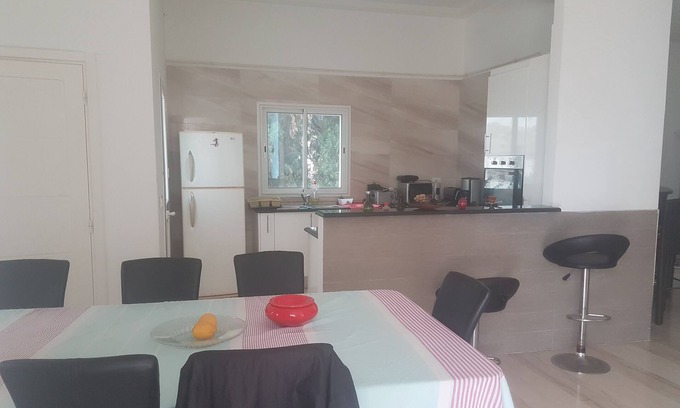 Gammarth House | Etage de Villa Calme à 5 mn de la Zone Touristique