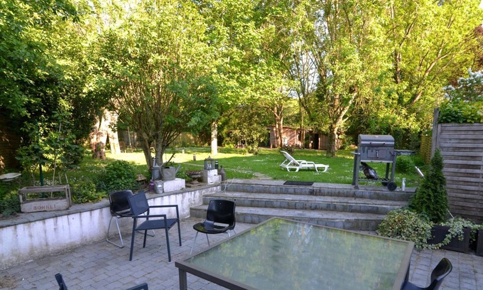 Bailly Apartment | "Etang" Vaste appartement duplex (200m2) donnant sur un grand jardin privatif|capacité 14 personnes