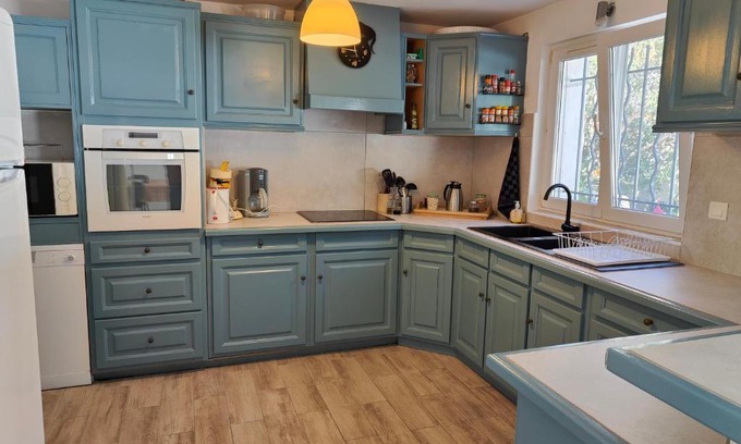 Saint-Mandrier-sur-Mer Apartment | Etoile de Mer - Appt 3 ch 2 sdb à 150m d'une plage de sable fin hyper équipé & Wifi