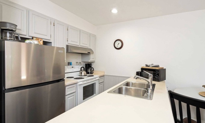 Telluride House | Etta Place 5 by Avantstay Ski In/Ski Out Unit w/Views of the Valley!